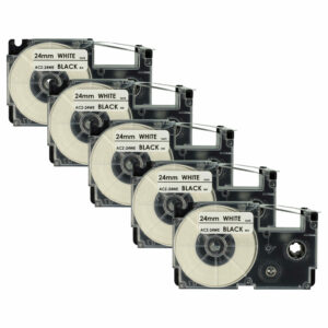 5x Fita de Etiquetas compatível com Casio XR-24WE, XR-24WE1 - 24 mm Preto sobre Branco